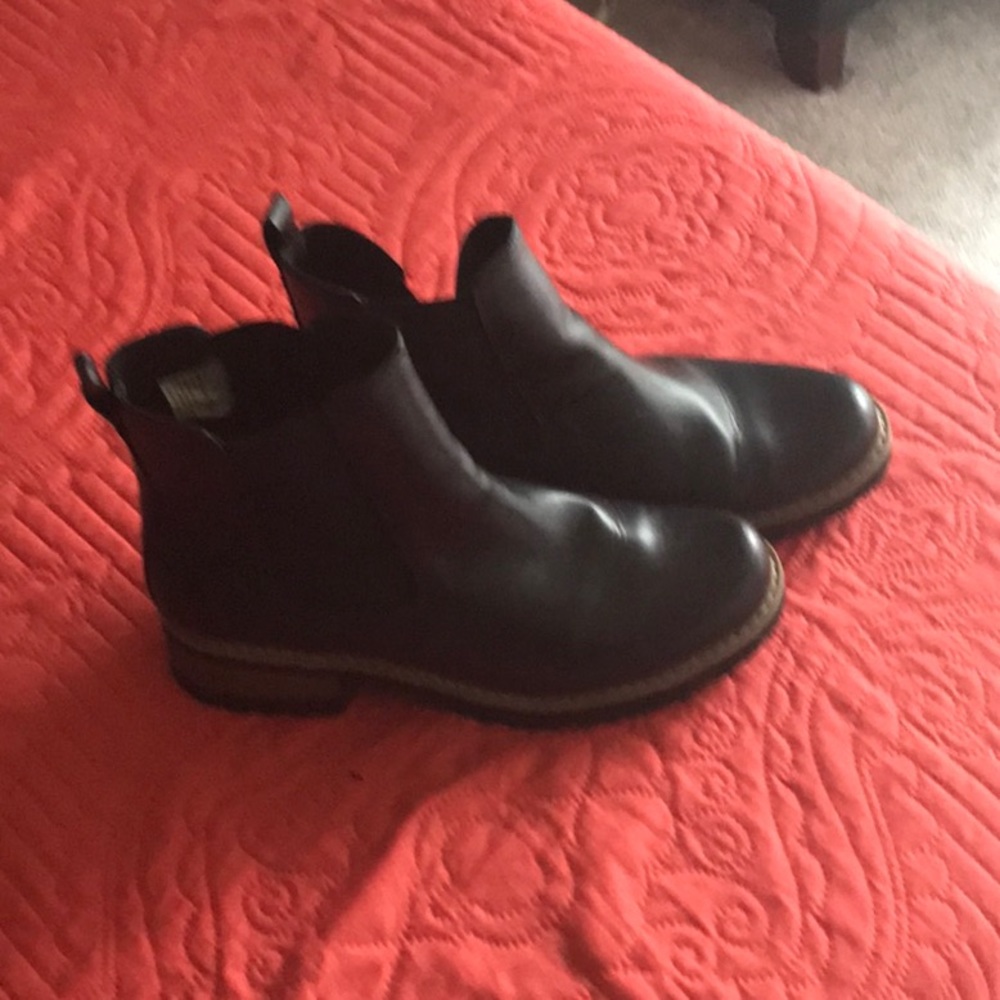 Women’s boots size 11
